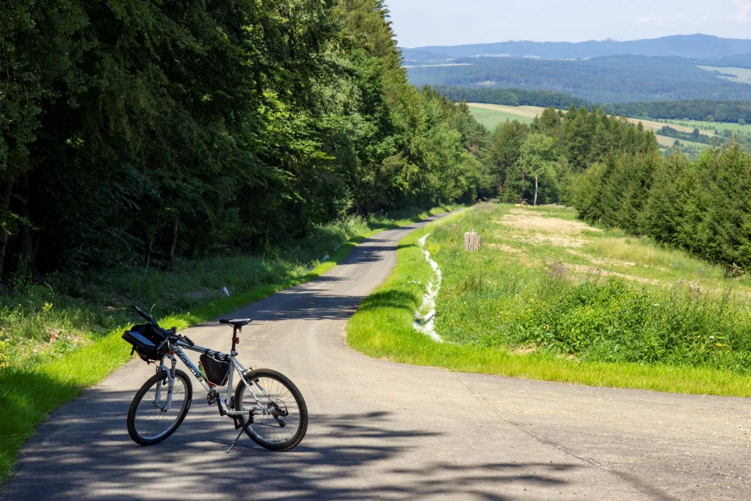 Na kole přes hřeben Bílých Karpat