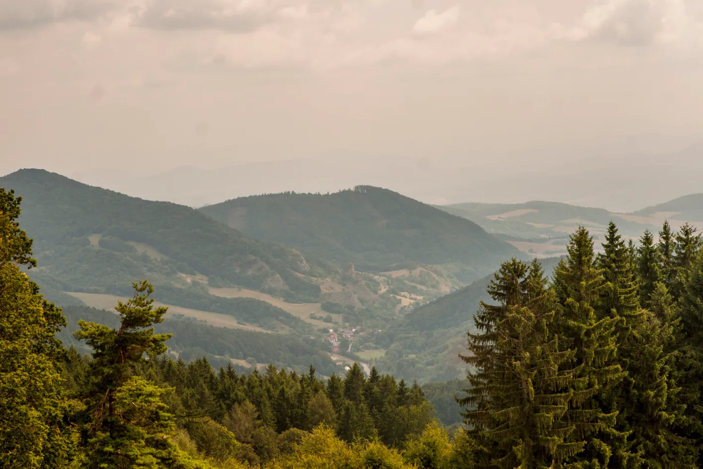 Závrší s romantikou mezi jalovci
