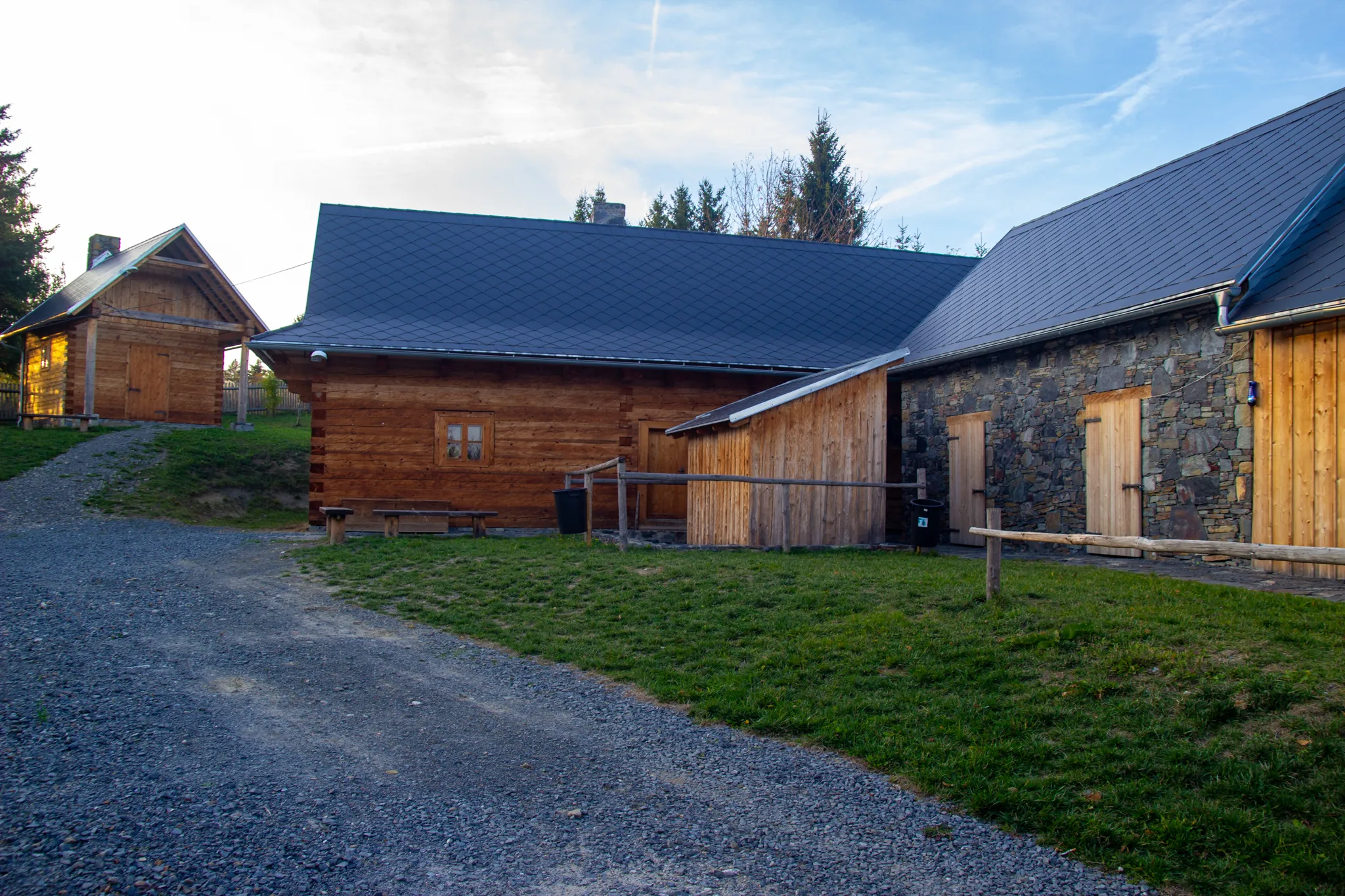 Na kole po stopách války