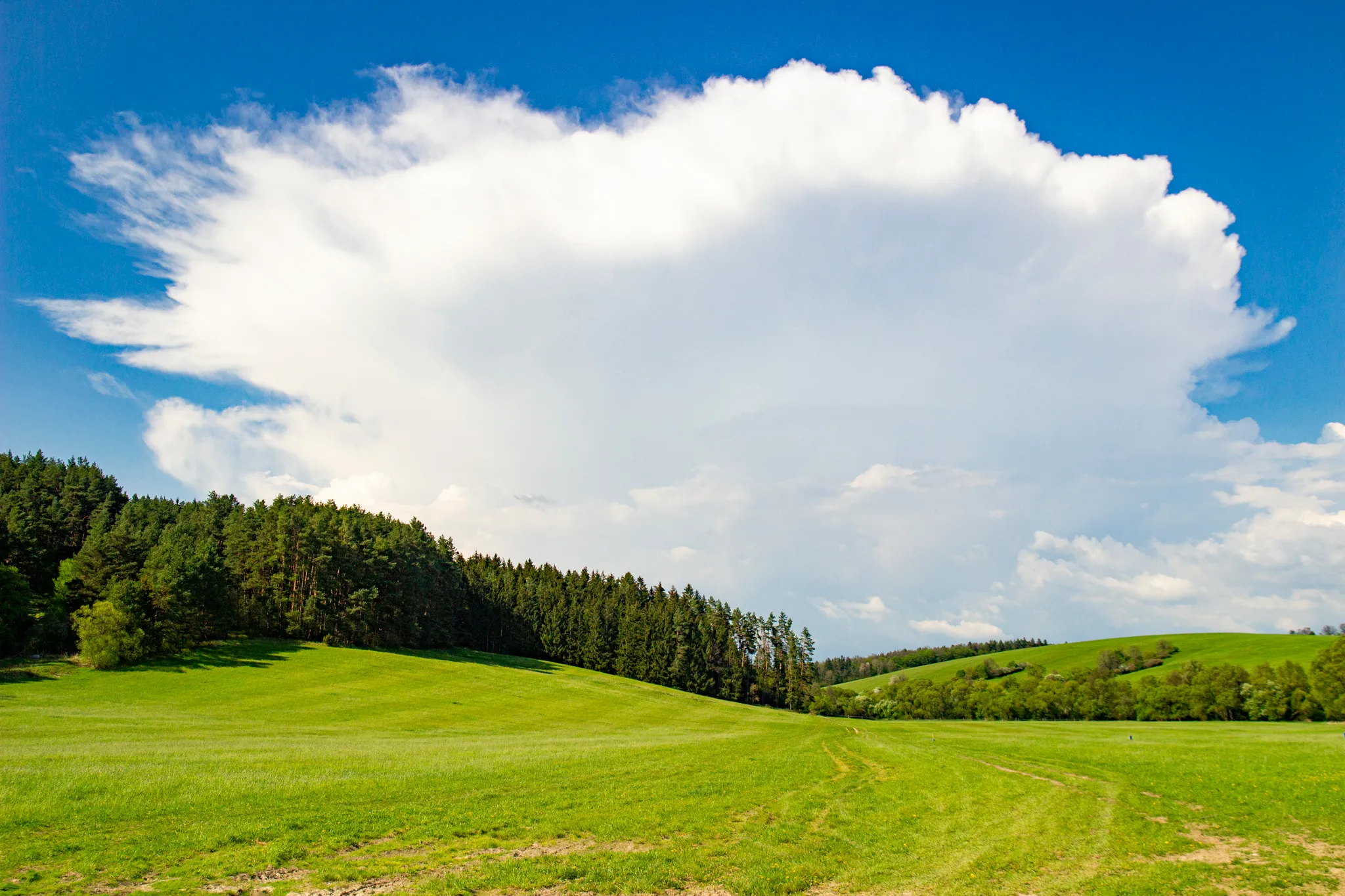 Na kole dnem budoucí přehrady
