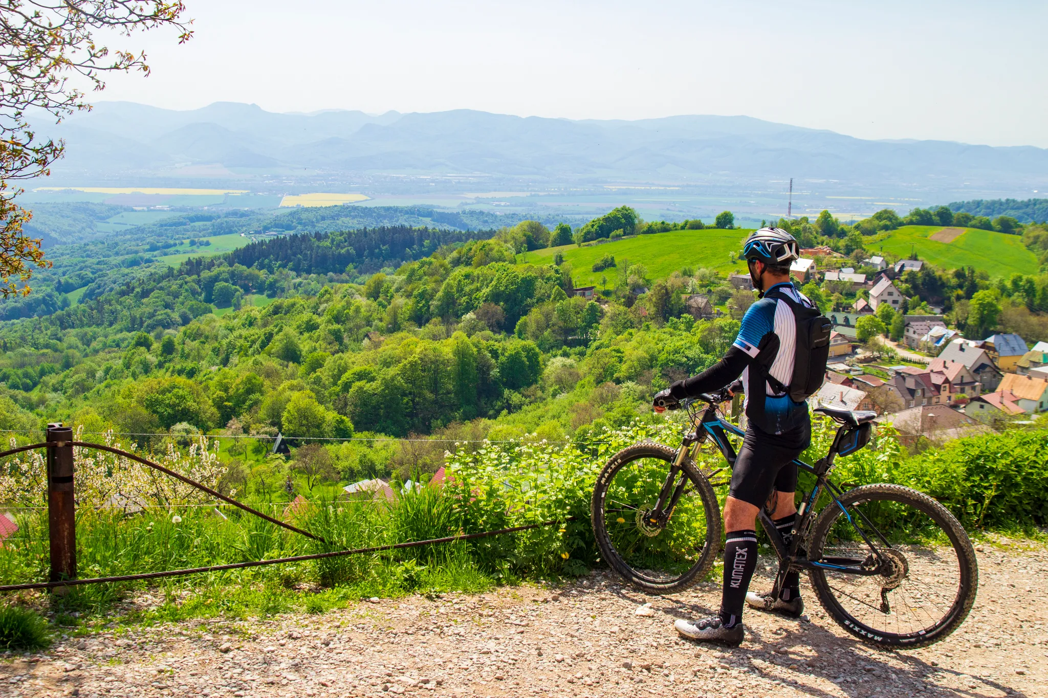 Vršatská bradla na kole